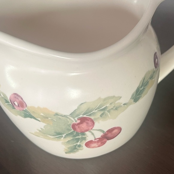 Pfaltzgraff Jamberry Round Gravy Boat Retired 2006 made in USA - Picture 8 of 10